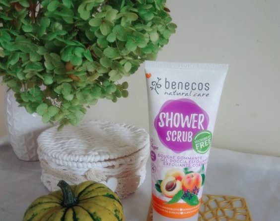 Naturalny peeling do ciała morela i czarny bez