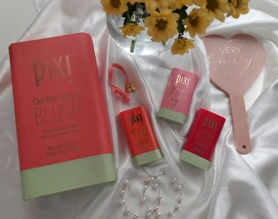 Róż w sztyfcie Pixi